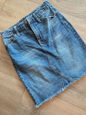 Universal Thread blue denim midi skirt Size M with Frayed Hem